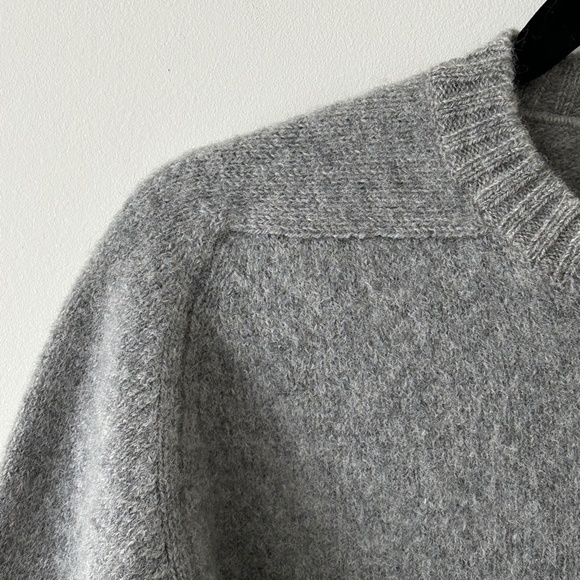 Vintage Gap 100% Wool Gray Crewneck Sweater Made In England - Picture 4 of 16